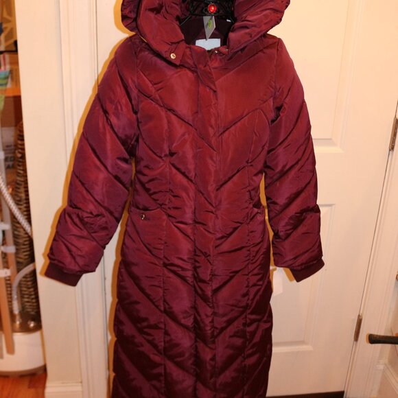 STEVE MADDEN Women's Fleece Lined Quilted Maxi Coat In Red - Picture 1 of 3